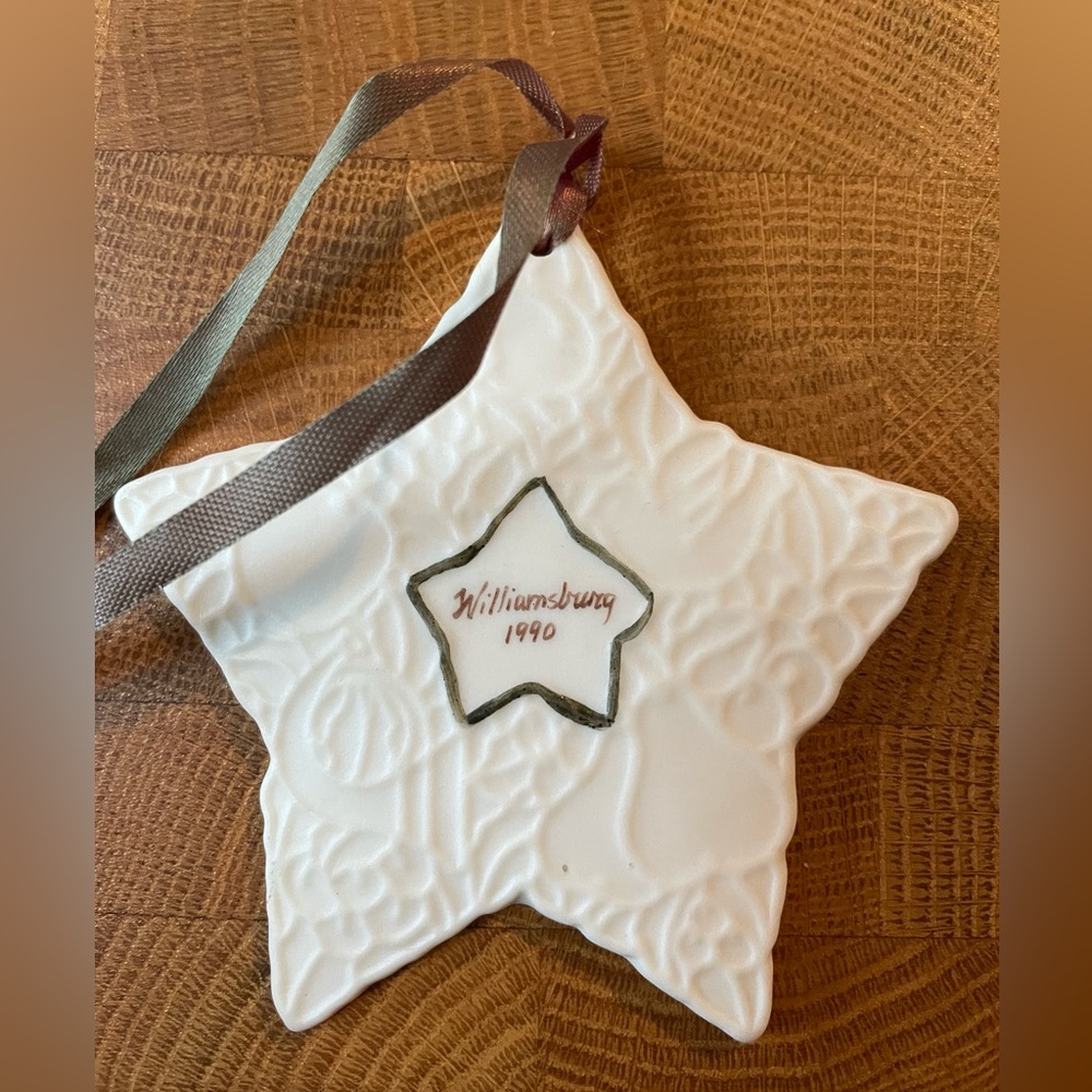 Williamsburg ‘90 Porcelain Off-White Star Salt Dough Effect Ornament